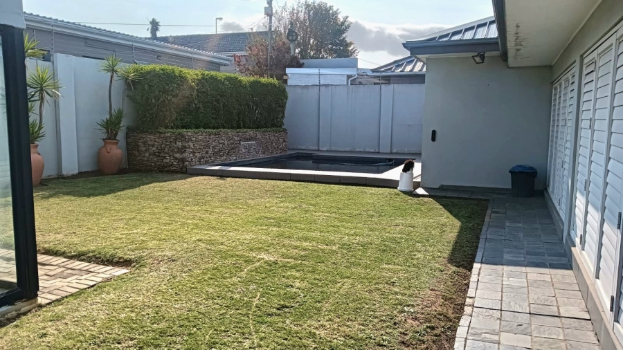 6 Bedroom Property for Sale in Gonubie Eastern Cape